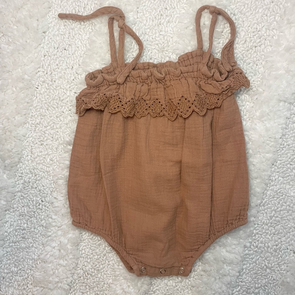 Rylee + Cru Brown Ruffle Bubble